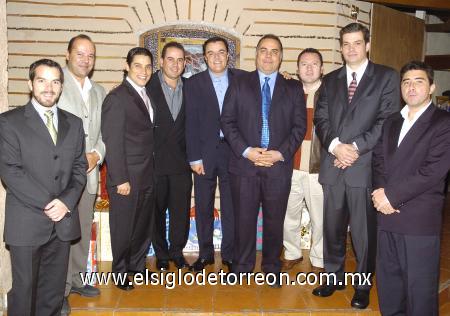 19122006
Fernando Casas, Alberto Herrera, Fernando González, Omar Giacomán, Roberto Kuri, Gerardo Tueme, Julián Ramos, Miguel Ramos y Juan Pablo Sosa, miembros del Club Sembradores Amigos del Desierto.