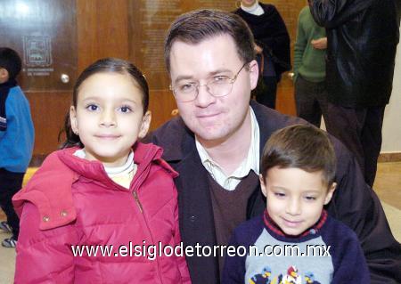 17122006 
Jacobo, María Teresa y Jacobito Murra.