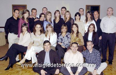 171220006
Ricky, Martha, David, Lizeth, Jaime, Eva, Rosarín, José, Paulo, Noelie, Javier, Cecy, Enrique, Nancy, Daniel, Canela,Carlos, Paty, Astrid, Angélica, Ricardo, Selina y Cristy, amigos de la infancia.