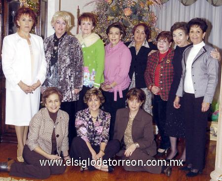 171220006
Rosy Mijares, Alma Machado, Payo Hijonosa, Celia Ramos, Lucrecia Álvarez, Chelito Colón, Titina Callau, Lule Rosete, Tere Castañeda, Ángeles de Lara y Licha Cárdenas.