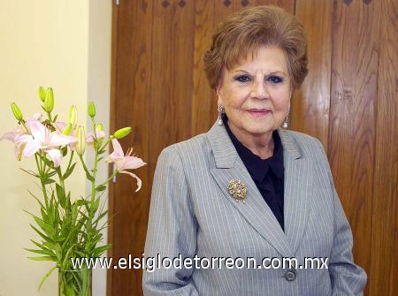 16122006 
 Por su cumpleaños número 80, Margarita Enríquez de Gaitán fue festejada