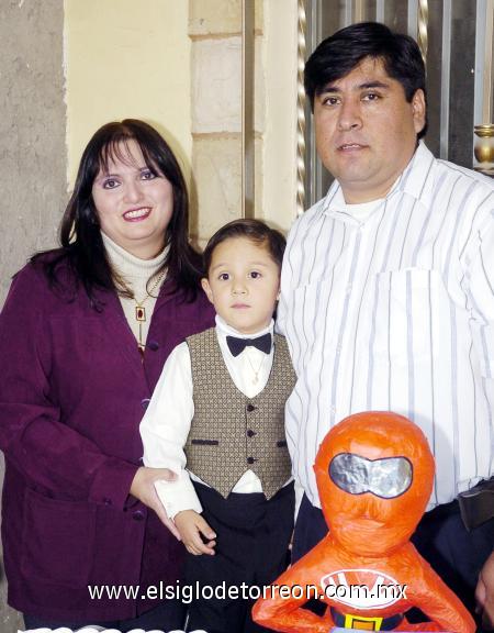 1712200 6 
Kenneth Arturo Ontiveros Sánchez cumplió tres años y fue festejada por sus papis.