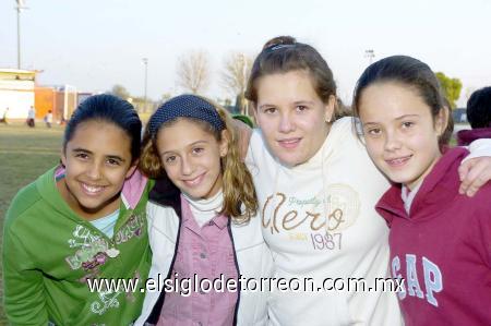 1712200 6 
Regina, Paulina, Myrthala y Begoña.