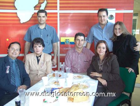 20122006
Francisco Sifuentes, Rafael Gutiérrez Aladro, Lily de Gutiérrez, Juan Pablo Calderón, Vanessa de Calderón, Lety de Trujillo y Roberto Trujillo.