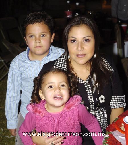 20122006
David y Fernanda Murra con su mamá Lizeth.