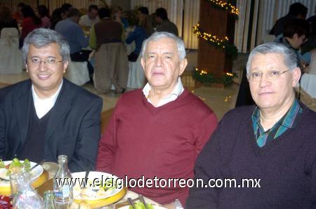 22122006 
Rodolfo Luna Walss, Quintín Balderrama S.J. y Enrique Macías Gonzàlez.