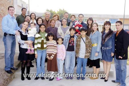 22122006 
La alegría de la próxima Navidad llegó a la familia Galindo Obregón, la que disfrutó hace unos días de su posada.