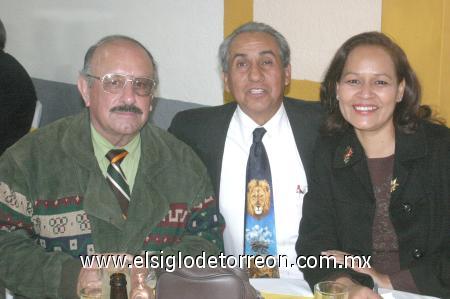 21122006
Daniel Aguilar, Jesús Jáuregui y Minerva Alvarado.