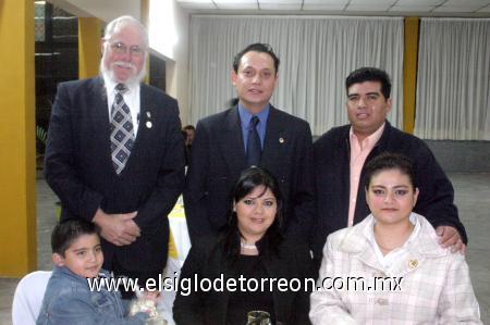 21122006
Juan Carlos Ramos, Verónica de Ramos, Miguel Ángel Rivera, Gabriela Rodríguez, Alejandro Morales y Edwin Iván Ramos.