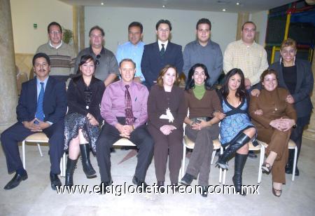 21122006
Compañeros de trabajo de conocida empresa disfrutaron de una agradable posada, organizada por María de la Luz Briceño.