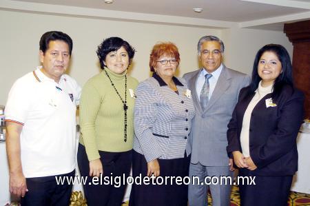 24122006 
Domingo Reyes, Marisol Reyes, Hilda Fuentes, Eloy Fuentes y Maribel Reyes.