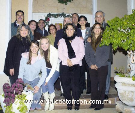 24122006 
Enrique y Blanca Cantú, José y María Elena Marquez, Hugo y Rosa Martínez, Miguel Ángel y María Elena Barrera, Gabriel y Flor Wong, Armando y Rita Castillo, Melisa y Cristy Cantú.