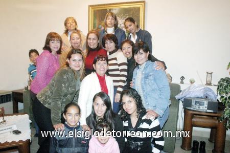 24122006
Lorena, Paty, Ana Laura, Naty, Lety, Brenda, Andrea, Sandra, Cuquis, Martha, Rocío y Estela, grupo de compañeras del equipo de Voleibol en su posada.