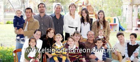 24122006 
Toñito y Antonio Juan Marcos, Humberto, Salomón Juan Marcos, Alicia, Ángela, Isabella, María, Anagaby Tumoine, Rocío Juan Marcos, Pablo, Humberto, Rocío Villarreal, Salomón Juan Marcos, Abraham, Ernesto y Salomòn.