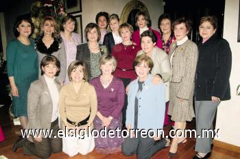 CELEBRAN LA NAVIDAD
Alma Rosa E. de Campos, presidente del club, Silvia G. de Garza, Margarita Ch. de Rivera, Luly V. de Berlanga, Gabriela S. de Guajardo, Ángeles de Lara, Gaby G. de García, Katy G. de Zreik, Lucila de Hernández, Morena de Martínez, Lupita de Rosas, Cacha M. de García, Bety G. de Cantú, Susy W. de Rodríguez, Ana Tere M. de García y  Alma I. de Garza