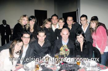 Aída Sambucci, Cristy Algara, Ángela Navarro, Armando Valdéz, Tuty Navarro, Ricardo Martínez, Ricardo Diez, Isabel Murra, Daniela Rubio, Poncho Campa, Carlos Torres, Adrián Ortíz y Mónica González.