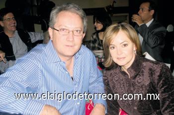 GRAN POSADA
José Luis Ramos y Lorena Noriega.