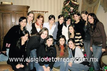 FELIZ NAVIDAD
Pili González, Daniela Teele, Nuri Quintero, Dora Martínez, Caty Díaz, Marijose López, Ana Laura Viesca, Beatriz Arenal, Brenda Grageda, Ale Sánchez Gavito, Priscila Zambrano, Ana Karla Cuellar, Martha Godinez, Tenssy Meléndez y Mayela de la Garza.