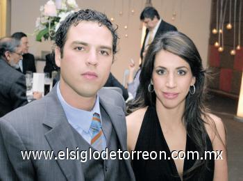 Luis David Villalobos y Jessica Yacamán.