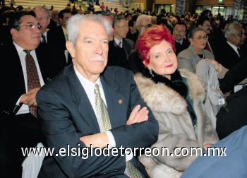 Fernando Pérez y Cristina Martínez de Pérez con sus hijos Luis Fernando y Bernardo Pérez Martínez.