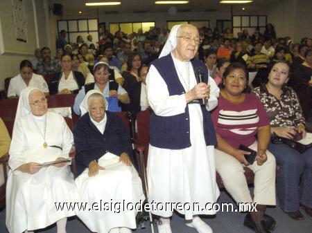 25122006
La madre Chonita agradeció el reconocimiento para ella y sus hermanas, las religiosas San José y Águeda.