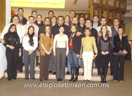 27122006
Julián Alba González junto a su esposa Rocío Herrera de Alba y un grupo de amigos.