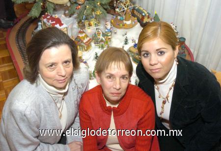 31122006
Cristina de la Fuente de González, María Elena Galán de Arias y Claudia Verónica Gutiérrez de Lazalde.