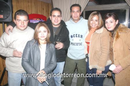 31122006
Karla López, Dulce Reyes, Marisael Olvera, Carlos Borjas, Lirio de los Mares y Manuel.