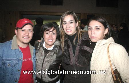 31122006
Kenia Moreno, Sofía Ceniceros, Fabiola Zepeda y Mario Montes.