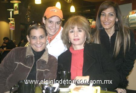 31122006
Laura Grageda, Ileana Grageda, Maricela Ojeda y Marce de Ayoub.