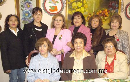 31122006
Martha de Navarro, Tere González, Mague de Prieto, Vero de Betancourt, Paty de García, Hortencia de Dávila, Conchita de Betancourt, Ofe de Luna y Olga de Martínez.