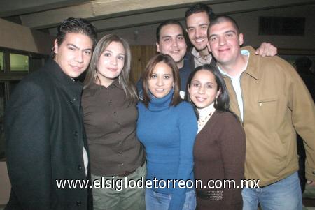 31122006
Pablo Rosas, Diweny Gómez, Elda Gutiérrez, Carlos Faudoa, Nayeli Rangel, Paco Gómez y Carlo Benítez.