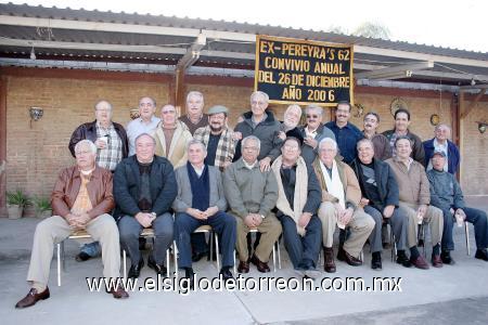 01012007 
Generación 1962 de ex alumnos de la Pereyra en su fiesta navideña.