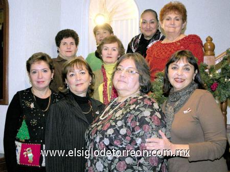 05012007 
Carmen de Mora, Lucía de Valdez, Juanita de Cortez, Magda de Abularach, Asunción de Leal, Inés, Alicia de Jayme, Diana Motola y Lucila de Hernández.