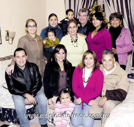 05012007 
Luz María Diosdado, Carlos Castañeda, Adriana Castañeda, Arlis de Castañeda, Juan Manuel Diosdado, Margarita Jiménez, Mónica Diosdado, Luz María Castañeda, Diego, Luis y Enrique Fuentes.