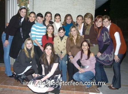 04012007
En la casa de Sofía Arreola, se reunió un grupo de amigas que hizo gran amistad mientras cursaba sus estudios en el Instituto Alpes.