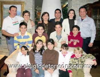 Genoveva, Roberto, Marifer y Roberto Garrido, Susana, Oscar, Susy, Andrés, Oscar y Adolfo Müller, Pilar, Enrique, Ana Sofy, Pily y Kika Silveyra.