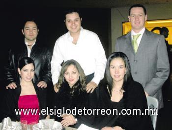 Alejandro y Gaby Garza, Adán y Cynthia Herrera, Víctor y Cristy Ortega.