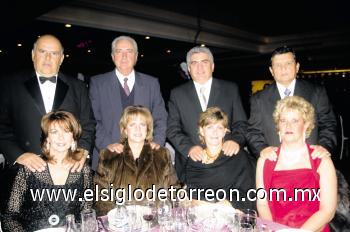 Gabriela y Jesús Peña, Margarita y Felipe García, María Elena y José Aranda, Macus y María Estela Portal.