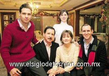 Israel García Garza, Ramón García, Gabriela Garza de García, Mayra y José Ramón García Garza.