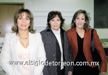 Victoria y Ana Lucía Mojica y Adriana Dávalos.