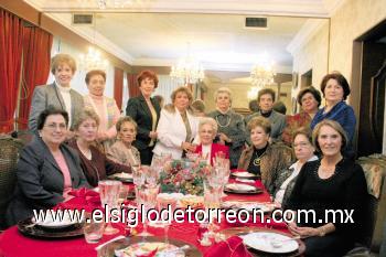 CUMPLE 70 AÑOS
Banchis de la Garza de González junto a todas sus invitadas.