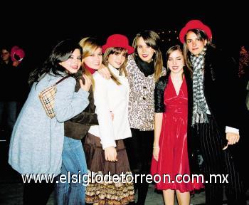 Ana Vaka, Luisa Viesca, Luisa Pérez, Monse, Ana Cecy y Maite.