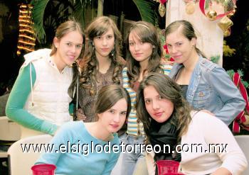 Charito Cuellar, Palmy Martín, Mariana Guerrero, Isabel Elizondo, Marcela Rodríguez y Laura Garrido.