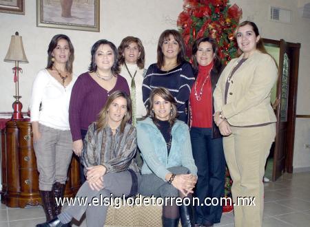 07012007 
Grupo de amigas reunidas en la posada organizada por Lupita Villarreal.