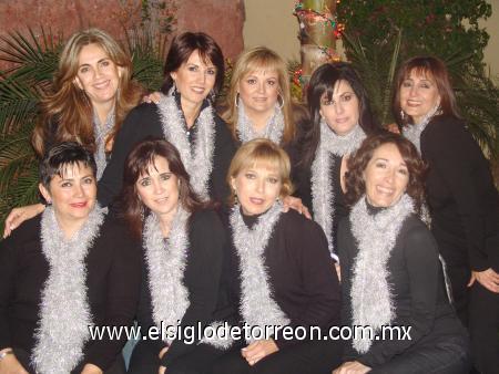 10012007
Norma Gómez, Edna Monroy, Ana Laura Algara, Liz García, Luly García, Salua Apess, Maty Valdés, Martha Fájer y Blanca Román, grupo de amigas en reciente reunión..JPG