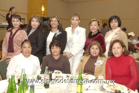 10012007
Rosy Alvarado, Silvia Barbosa, Sandra Luz Sánchez, Laura Dena, Rita Soriano, Daniela Monreal, Lucy Guell, María Luisa Martínez, Felisa Piedra y Gloria Crispín.