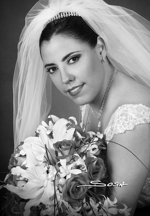 C.P. Lilia Alicia Gómez Macías el día de su boda con el Lic. Eduardo Mier y de Lara.

Estudio: Sosa