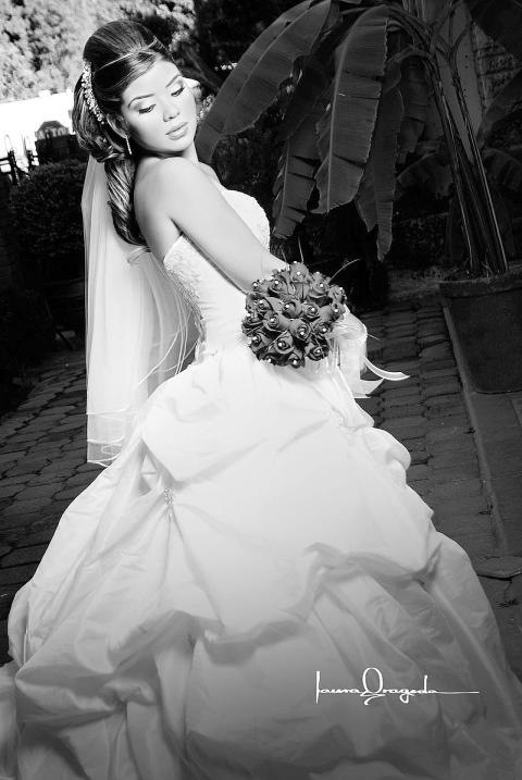 Srita. Alicia Jaqueline Loza Pérez el dìa de su boda con el Lic. Jesús Iram Aguirre Sandoval .


Estudio: Laura Grageda