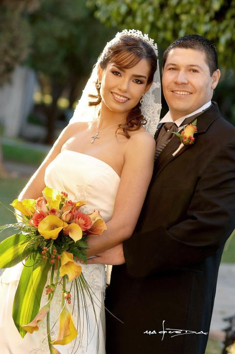 Sr. Gustavo Alejandro Fernández Herrada y Srita. Maritza Magaly Gudiño Ramírez contrajeron matrimonio en la parroquia de San Pedro Apóstol, el  18 de noviembre de 2006.


Estudio: Maqueda